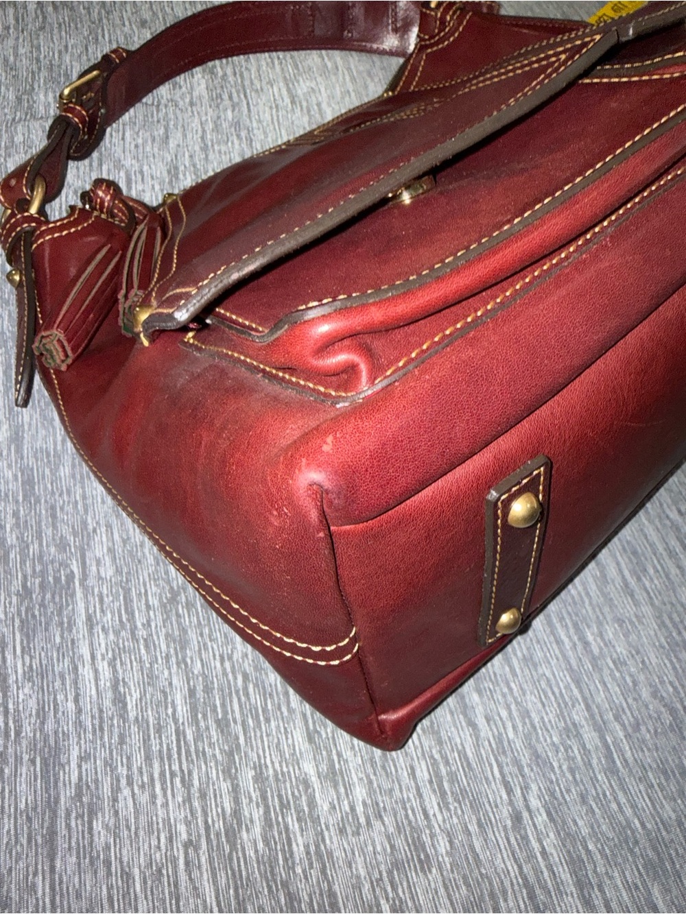 Dooney & Bourke Kingston Shoulder bag in Bordeaux Florentine leather - Picture 15 of 15